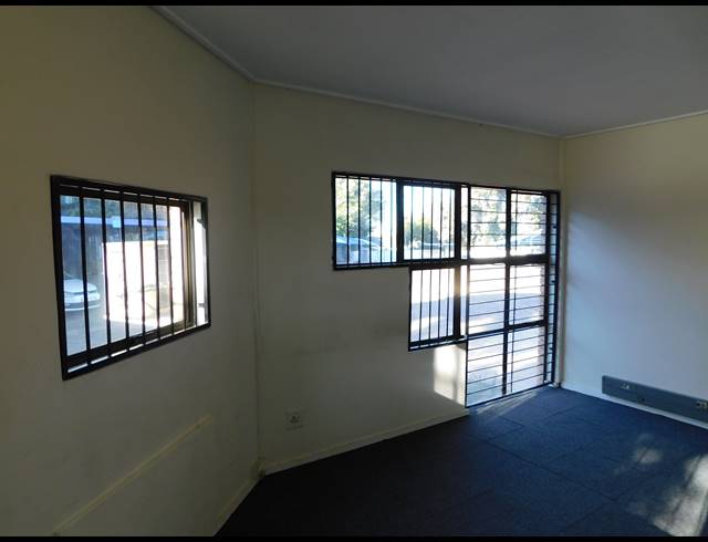 106M² OFFICE TO LET IN FERNDALE